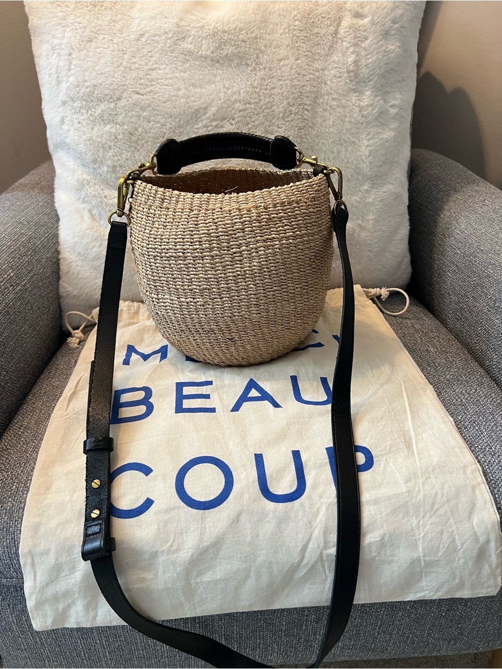 Clare V Pot de Miel Woven Bucket Bag with Black Leather Fishtail handle. - Picture 5 of 6